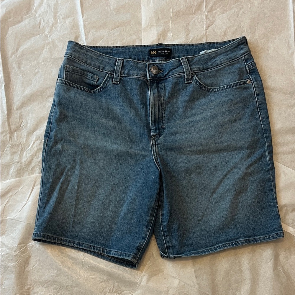 Lee Women's Mid-Rise Classic Blue Jean Shorts- 8”inseam